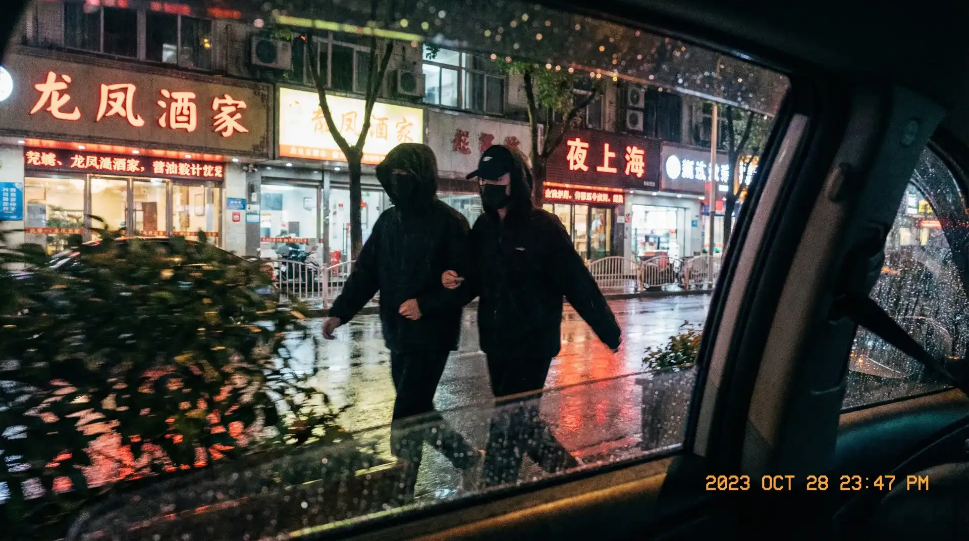 财神体育官网 - 顶流明星深夜密会现场抓拍照片